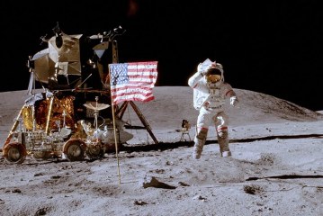 الهيمنة والاقتصاد القمري والانتخابات: عودة الهوس الأميركي بالفضاء