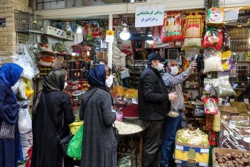 إيران تواجه صعوبات في شراء الغذاء في عالم يخشى لمس أموالها