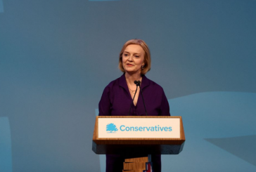 إقالة تتبًعُها استقالة: هل أنهت ليز تراس مسيرة حزب المحافظين في بريطانيا؟