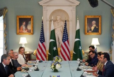 تحريكُ المياه الرَّاكِدة: هل تنجح مساعي تحسين العلاقات الأمريكية – الباكستانية؟