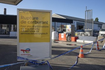 محطات وقود بلا وقود: كيف نفهم طوابير الوقود فى فرنسا؟