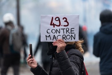 بين الحكومة والشارع: المآلات المحتملة لأزمة قانون التقاعد في فرنسا