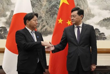 الجيران المقربون والأقارب البعيدون: ماذا حملت زيارة وزير خارجية اليابان إلى الصين؟