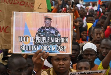 مُهادَنة رغم الإدانة: المقاربة الأمريكية لأزمة الانقلاب العسكري في النيجر