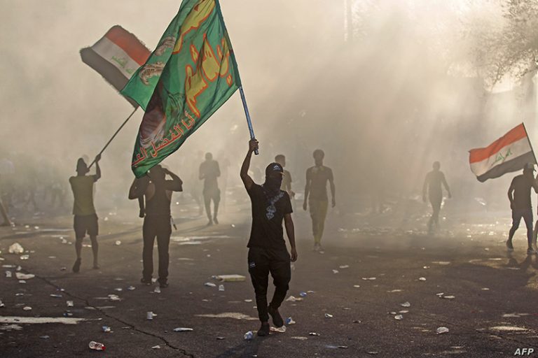 العباءة البيضاء للمرجعية الدينية وآمال الجماهير