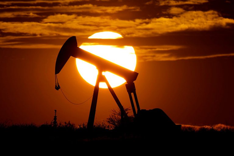 لماذا عام 2020 الأسوأ على قطاع النفط؟