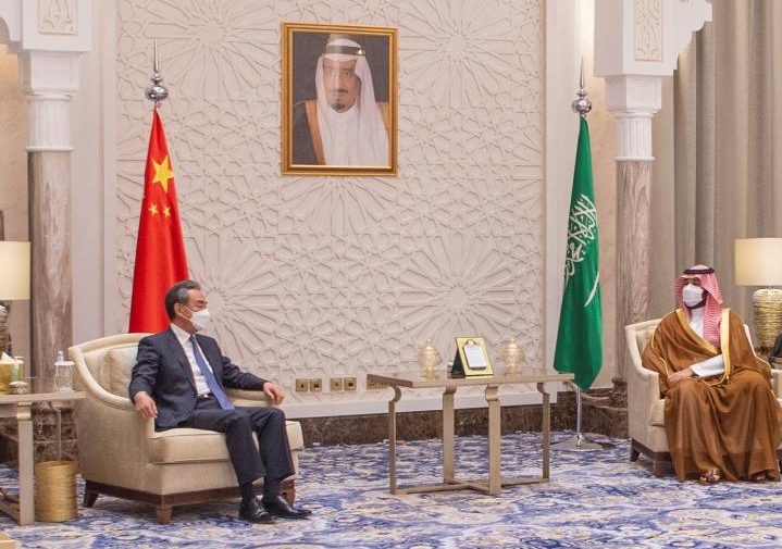 جولات وزير الخارجية الصيني في الشرق الأوسط: نتائجها وتداعياتها
