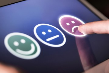 السَّلبيُّون والبطالون أَعداءُ النَّجاح