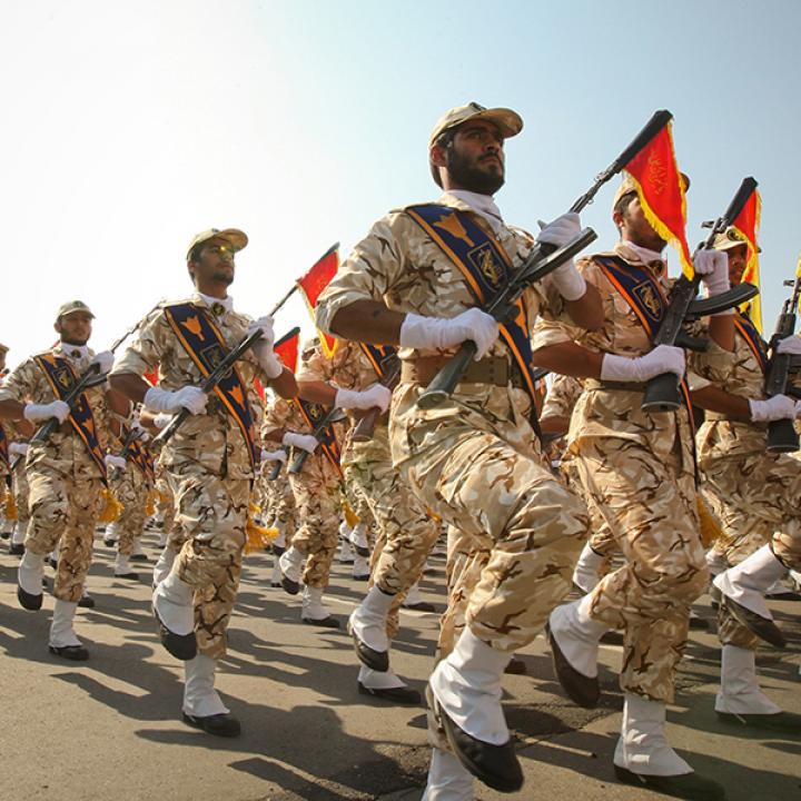 المؤسسة العسكرية الإيرانية تعزز التزامها بـ “الثورة”