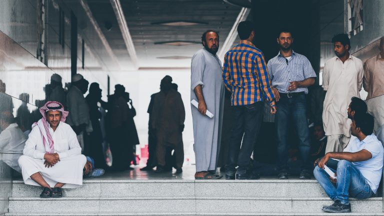 نظام الكفالة في الخليج… عُبوديّةٌ حديثة؟