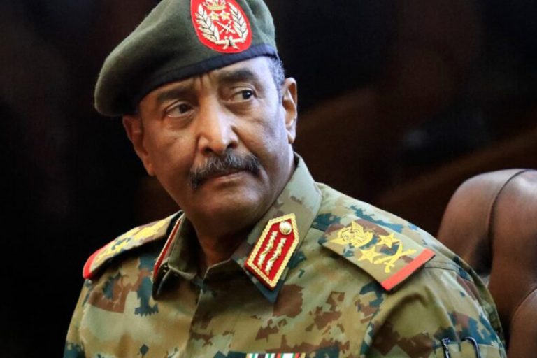 لماذا استولى الجيش على السلطة في السودان؟