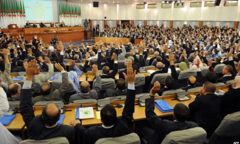 المشاركة السياسية للمرأة في الجزائر ودورها في الحياة الحزبية 2020:2000