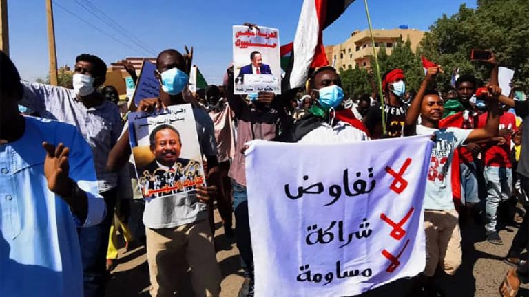 عسكرة السياسة: قراءة في انقلاب 25 أكتوبر/تشرين الأول في السودان