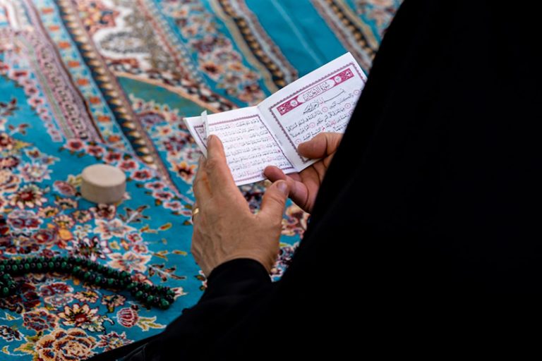 الأدلة الخمسة على حرمة إهمال الإحسان للإنسان
