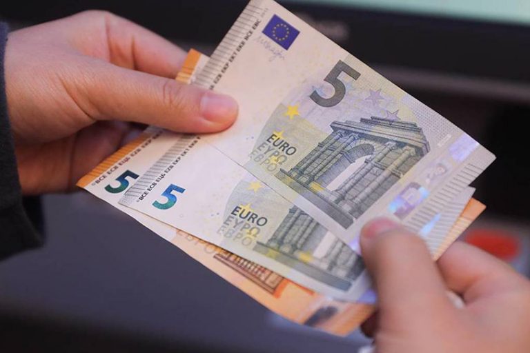 كيف تَـسَـبَّـبَ اليورو في تقسيم أوروبا