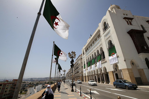 الجزائر والمعادلة الصعبة.. الأزمة الروسية الأوكرانية ومخاطر الانحياز
