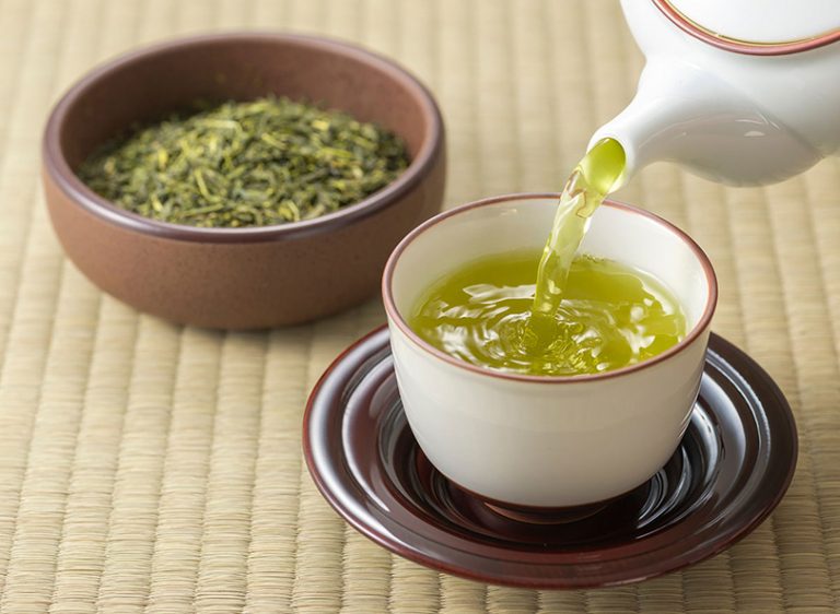 ماذا يحدث لجسمك إذا شربت الشاي الأخضر كل يوم؟