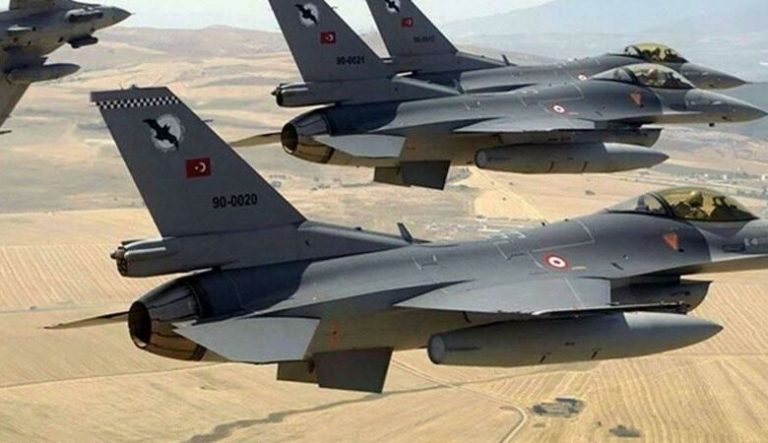 اقتناص الفرصة… ماذا وراء الضربات العسكرية التركية شمال العراق وسوريا؟