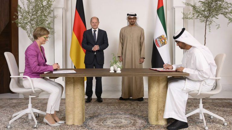 أمن الخليج ودعوة الاقتصادات الكبرى للابتعاد عن “علاقات المعاملات” مع دول مجلس التعاون الخليجي