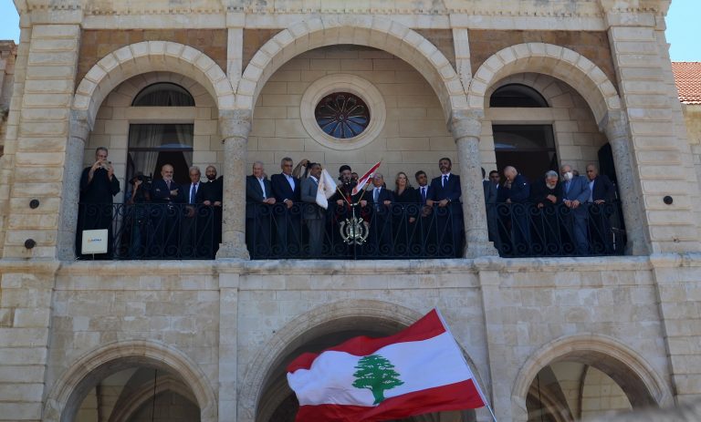 الورقة الأخيرة: لماذا يُلوِّح مسيحيو لبنان بخيار الفيدرالية؟