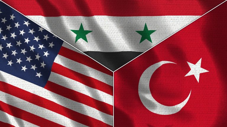 اختبار صبْر واشنطن الاستراتيجي: الحسابات الأمريكية إزاء مساعي التطبيع بين تركيا وسورية