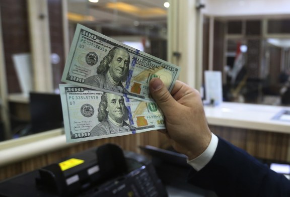 على المِحَك: الأبعاد الاستراتيجية والسياسية لأزمة سعر صرف الدولار مقابل الدينار في العراق