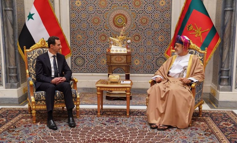 الوسيط المحايد… هل تشكل عُمان بوابة الانفتاح العربي على سوريا؟
