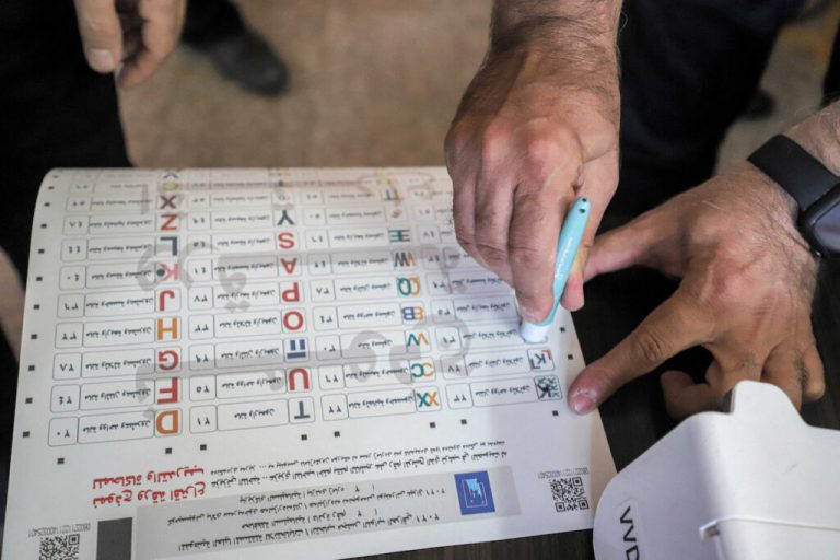 الأقليات في قانون الانتخابات: هل أُفْــرِغَــتِ الكوتا من محتواها؟