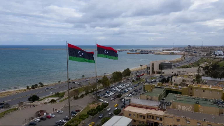معادلة حرجة:الأمن الهش ودوامة السياسة في ليبيا