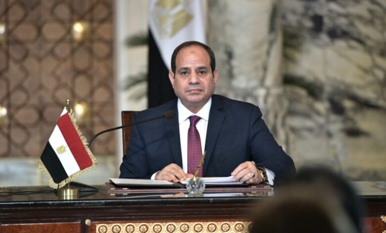“السيسي” يشدد على الحد من آثار الأزمة الاقتصادية على المواطنين مع استمرار تنفيذ الإصلاحات