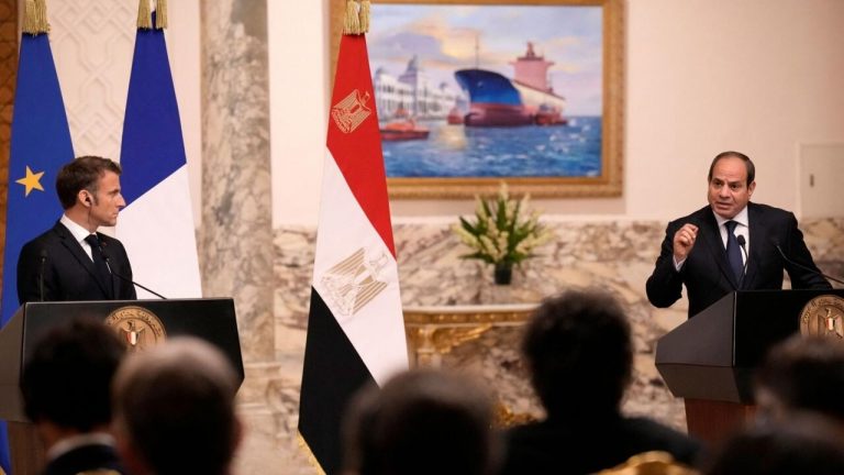 احتواء التصعيد.. قراءة في زيارة الرئيس الفرنسي للقاهرة بالتزامن مع الحرب في غزة
